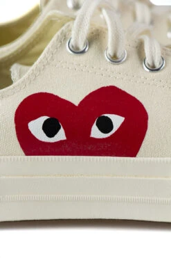 Comme Des Garçons Play Off-White Converse - Half Heart Chuck 70 Low Sneakers -Menswear Rise Sales Store Comme Des Garcons Play Off White Converse Half Heart Chuck 70 Low Sneakers 150207C K111 001 2 03