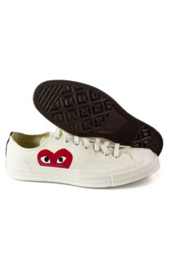 Comme Des Garçons Play Off-White Converse - Half Heart Chuck 70 Low Sneakers -Menswear Rise Sales Store Comme Des Garcons Play Off White Converse Half Heart Chuck 70 Low Sneakers 150207C K111 001 2 05