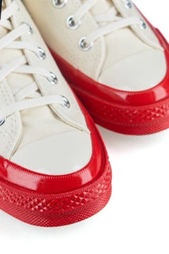 Comme Des Garçons Play Off-White Converse - Red Sole Chuck 70 High Sneakers -Menswear Rise Sales Store Comme Des Garcons Play Off White Converse Red Sole Chuck 70 High Sneakers AZ K124 001 2 16