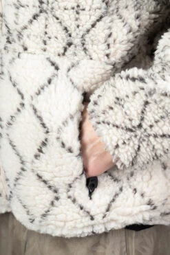 DO-GI SASHIKO BOA Fleece Reversible Blouson - Natural 15 DO-GI SASHIKO BOA Fleece Reversible Blouson - Natural -Menswear Rise Sales Store Kapital DO GI SASHIKO BOA Fleece Reversible Blouson Natural EK 1025 EK 1334 NAT 07 m