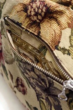 Gobelin Flower FARGO Bag (Small) - Sandbeige 8 Gobelin Flower FARGO Bag (Small) - Sandbeige -Menswear Rise Sales Store Kapital Gobelin Flower FARGO Bag Small Sandbeige K2311XB548 SEB noe 04